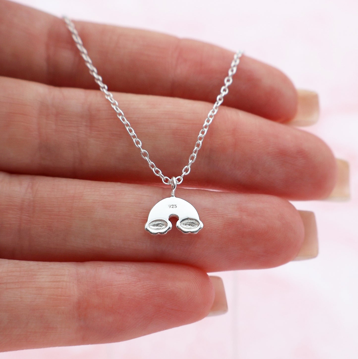 Collar con colgante de arcoíris, nubes y 1 corazón