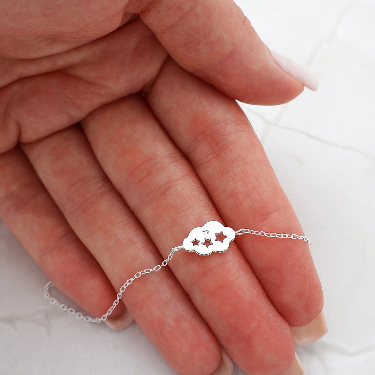 Pulsera nube con 3 estrellas recortadas