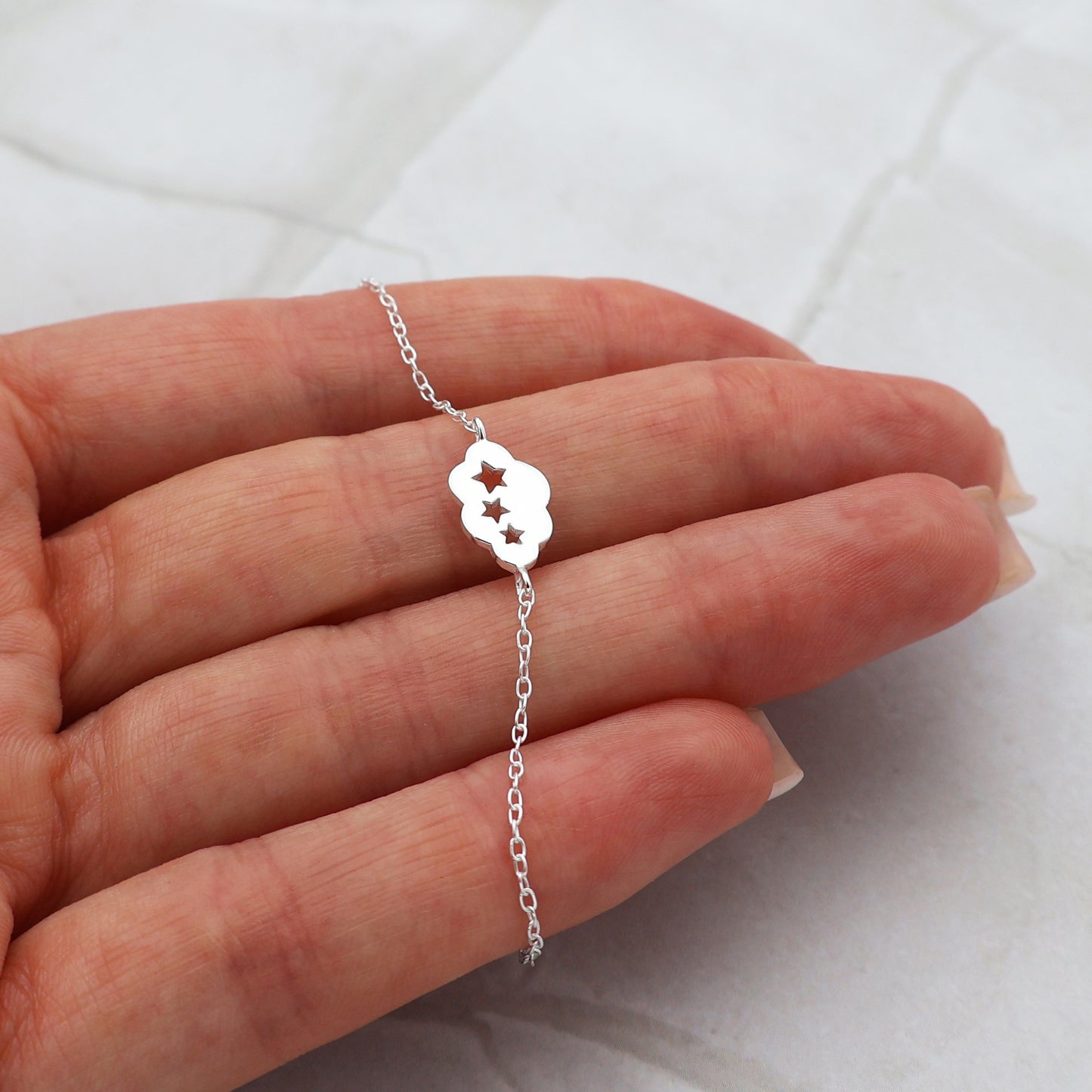 Pulsera nube con 3 estrellas recortadas