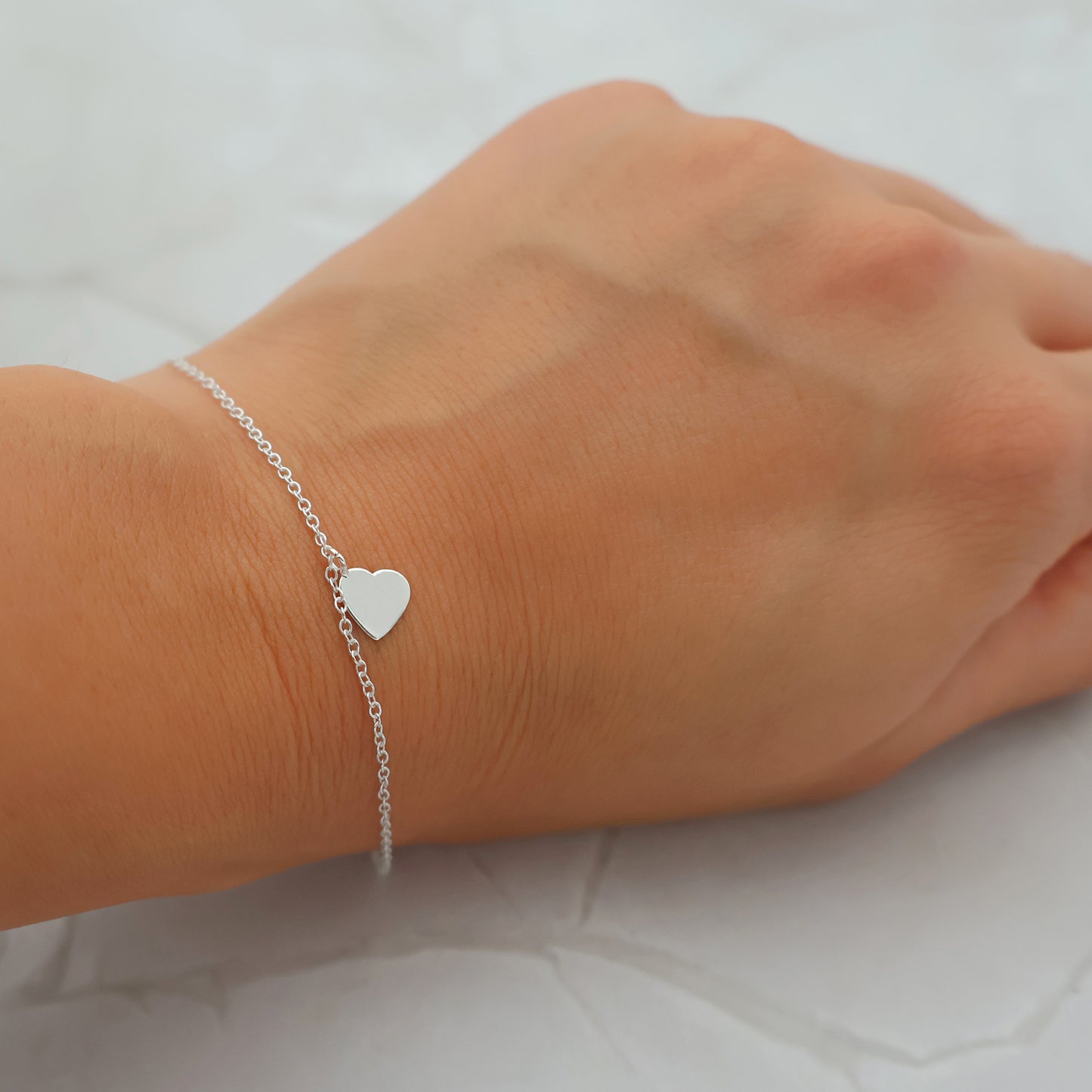 Pulsera con colgante de corazón macizo móvil