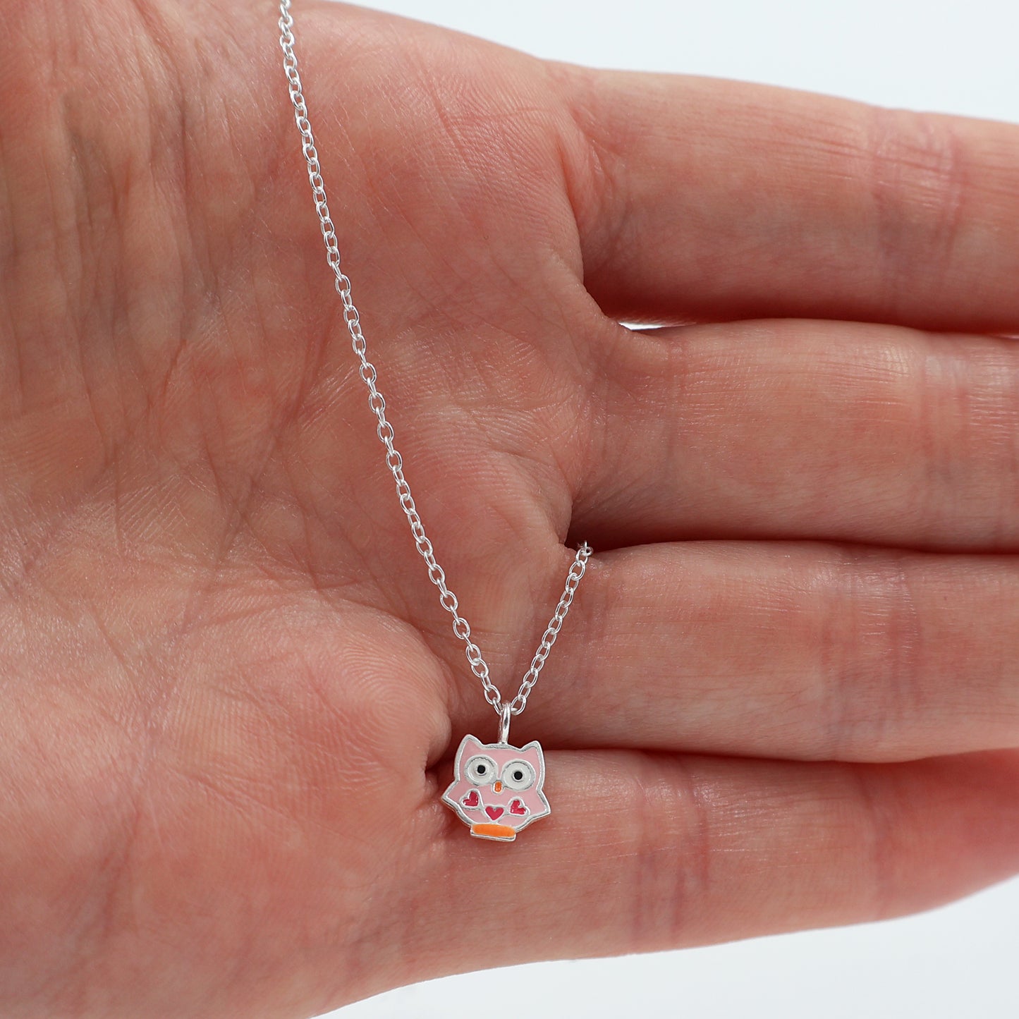 Collar con búho rosa y 3 corazones