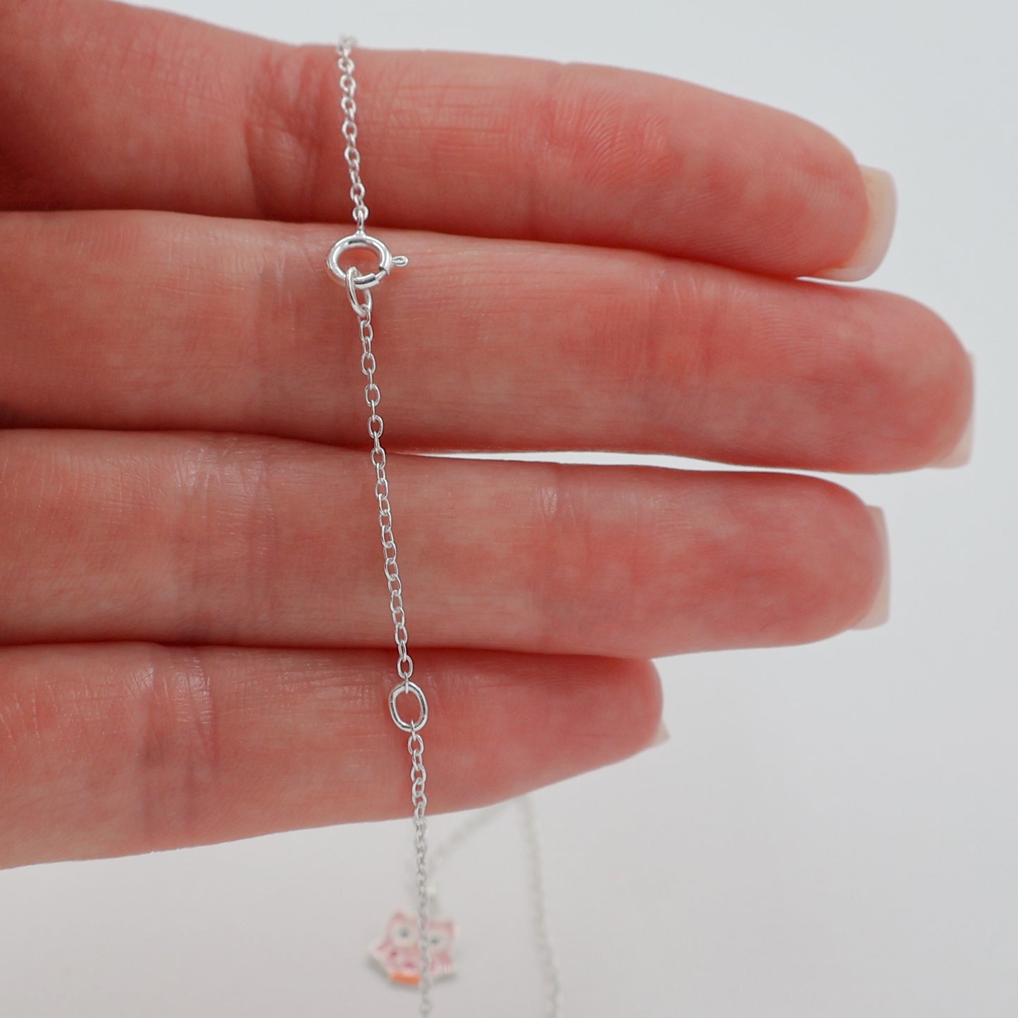 Collar con búho rosa y 3 corazones