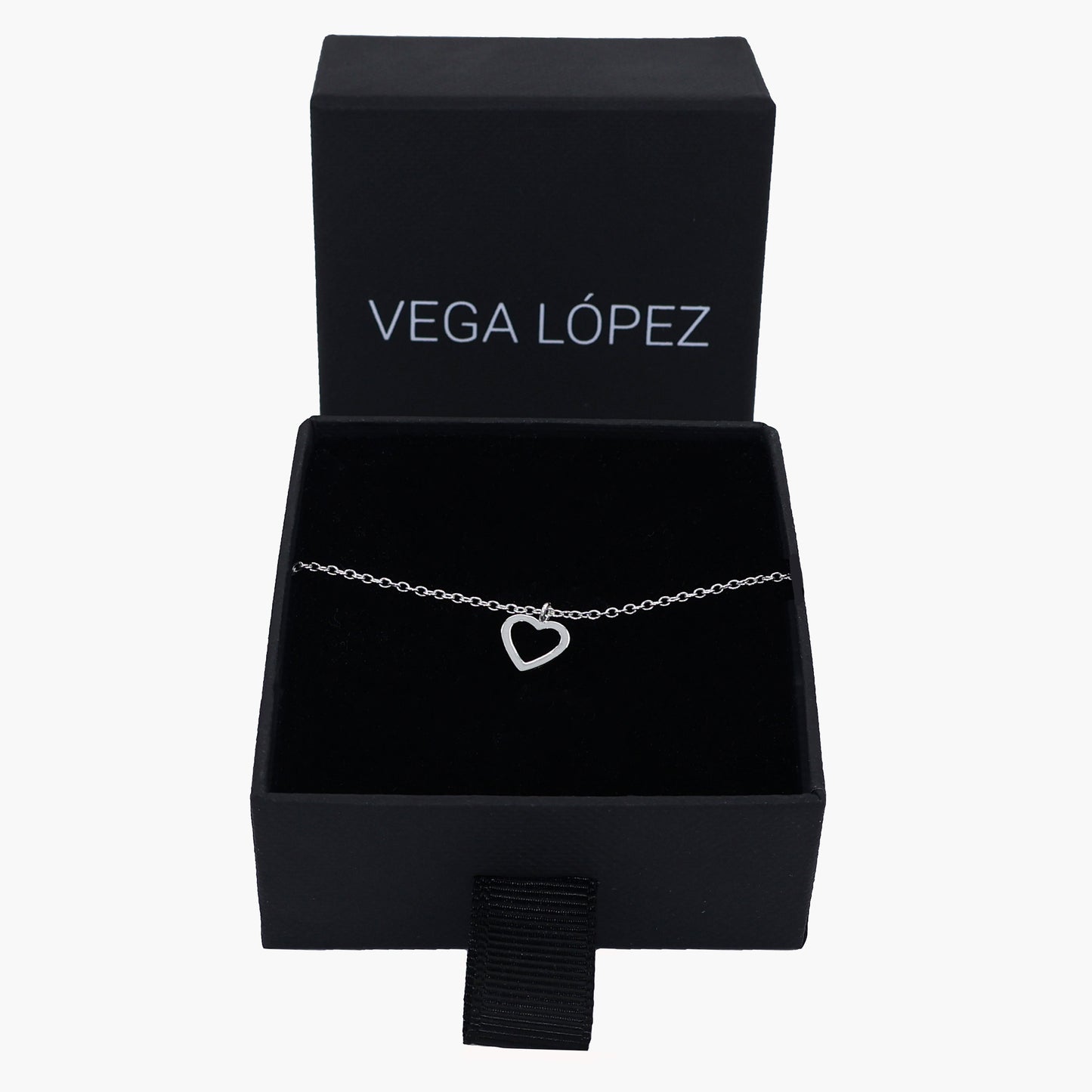 Pulsera con dije de corazón recortado movible
