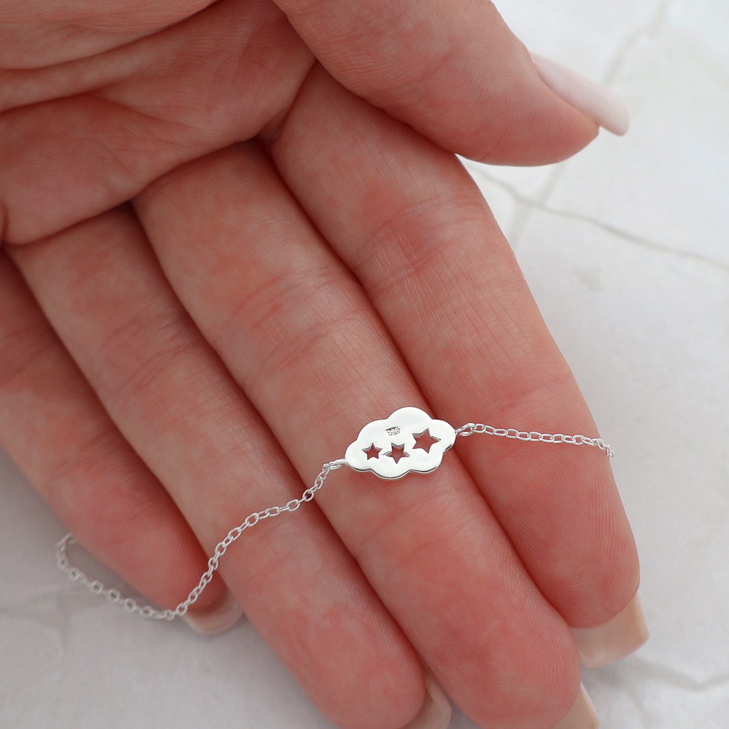 Pulsera nube con 3 estrellas recortadas