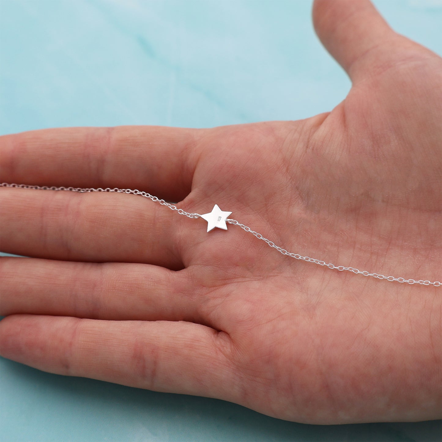 Bracelet with a fixed star pendant