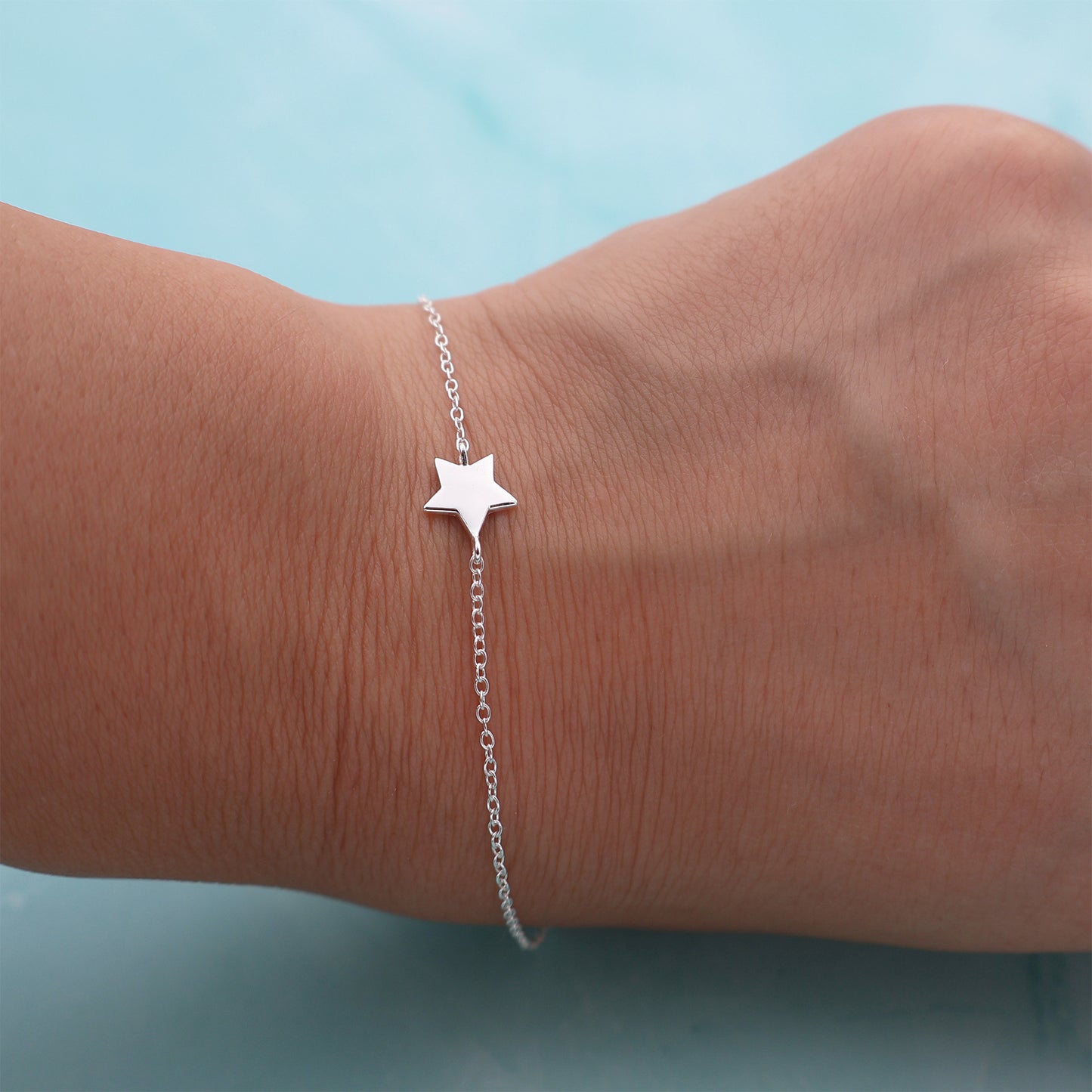 Pulsera con colgante de estrella fija