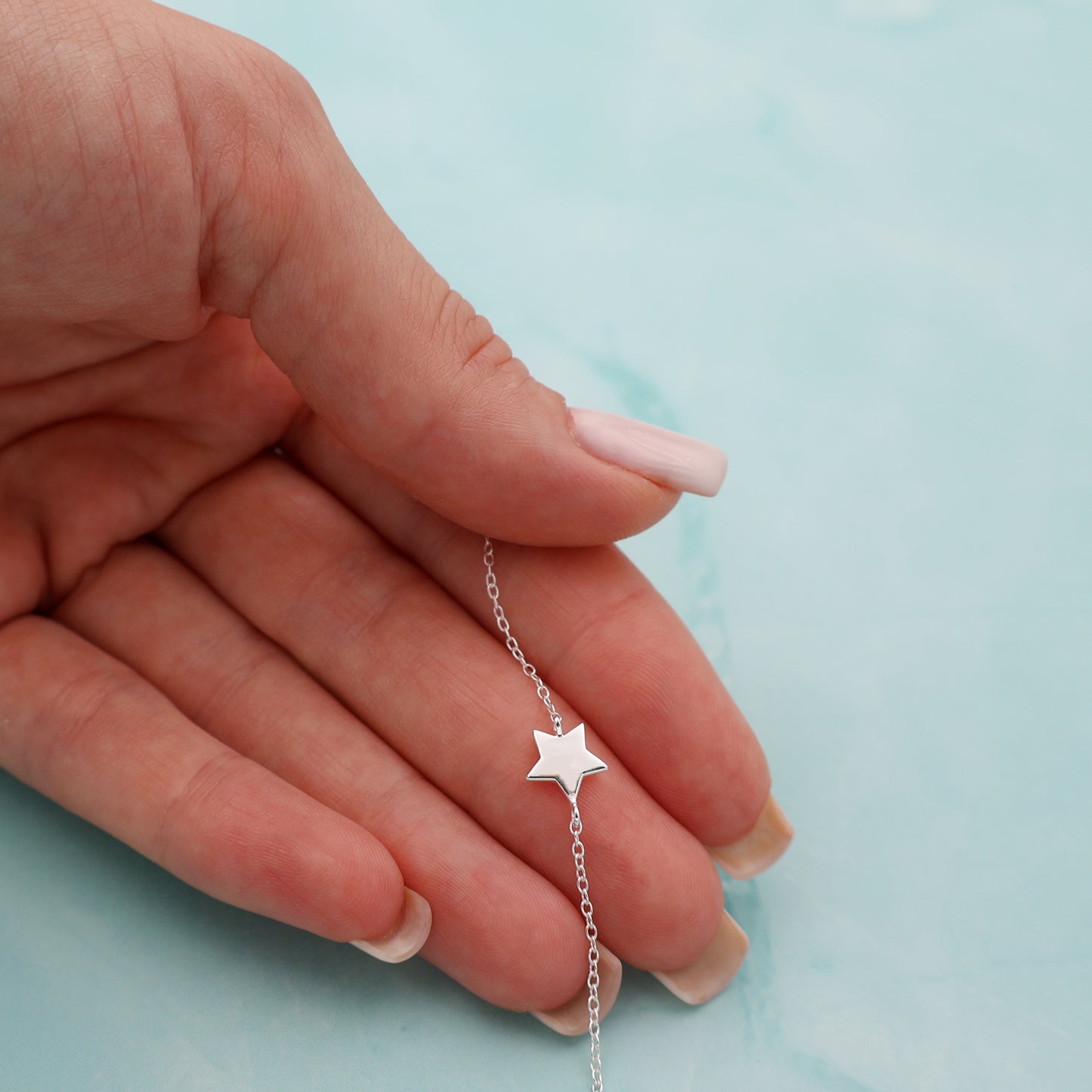 Pulsera con colgante de estrella fija