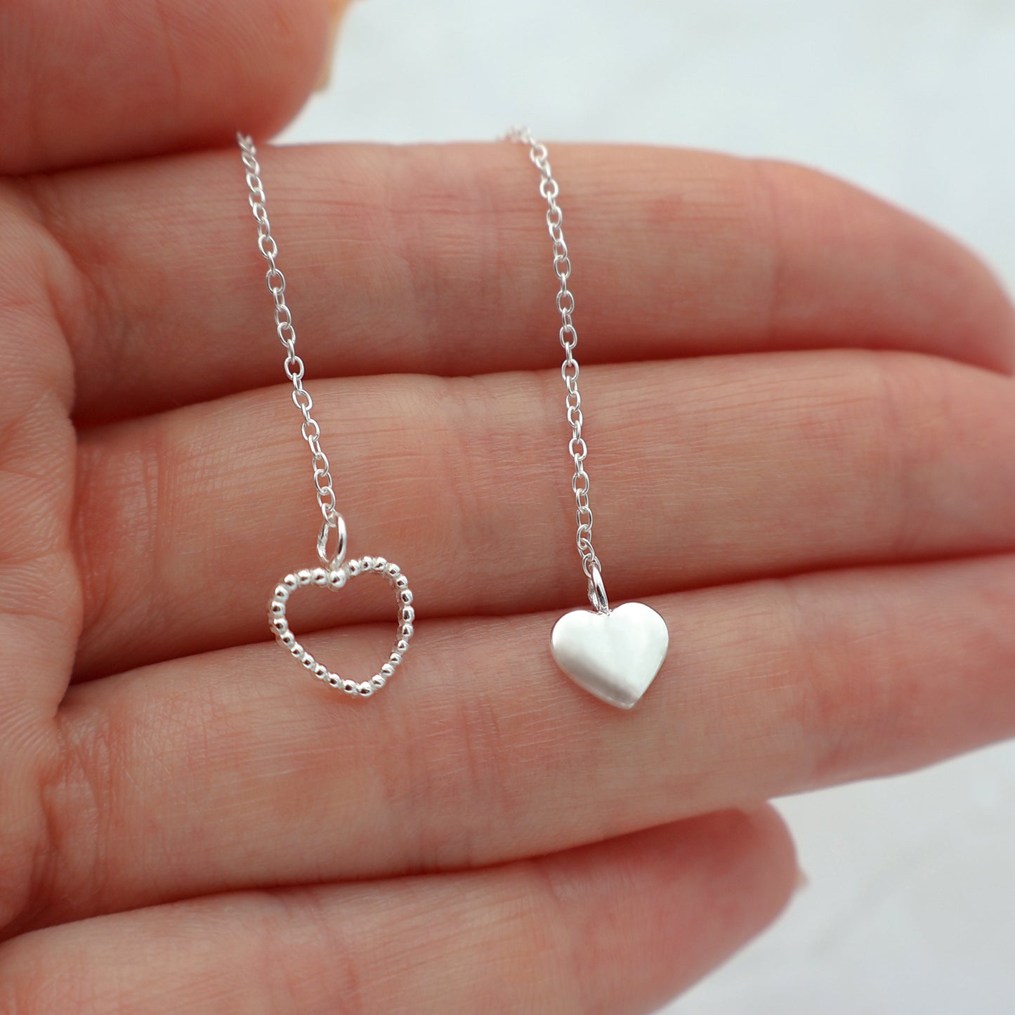 Necklace with interlocking hearts without a clasp