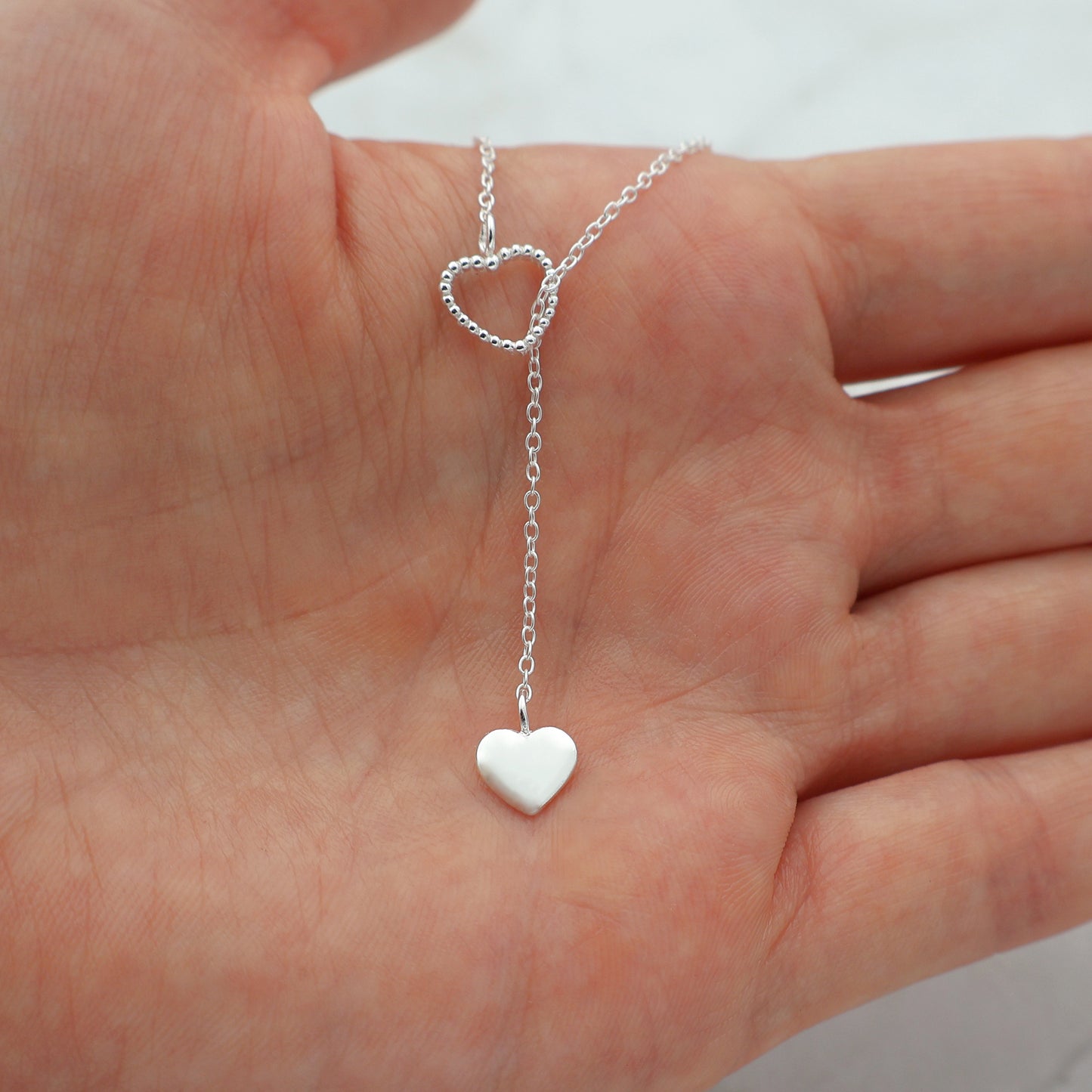 Necklace with interlocking hearts without a clasp