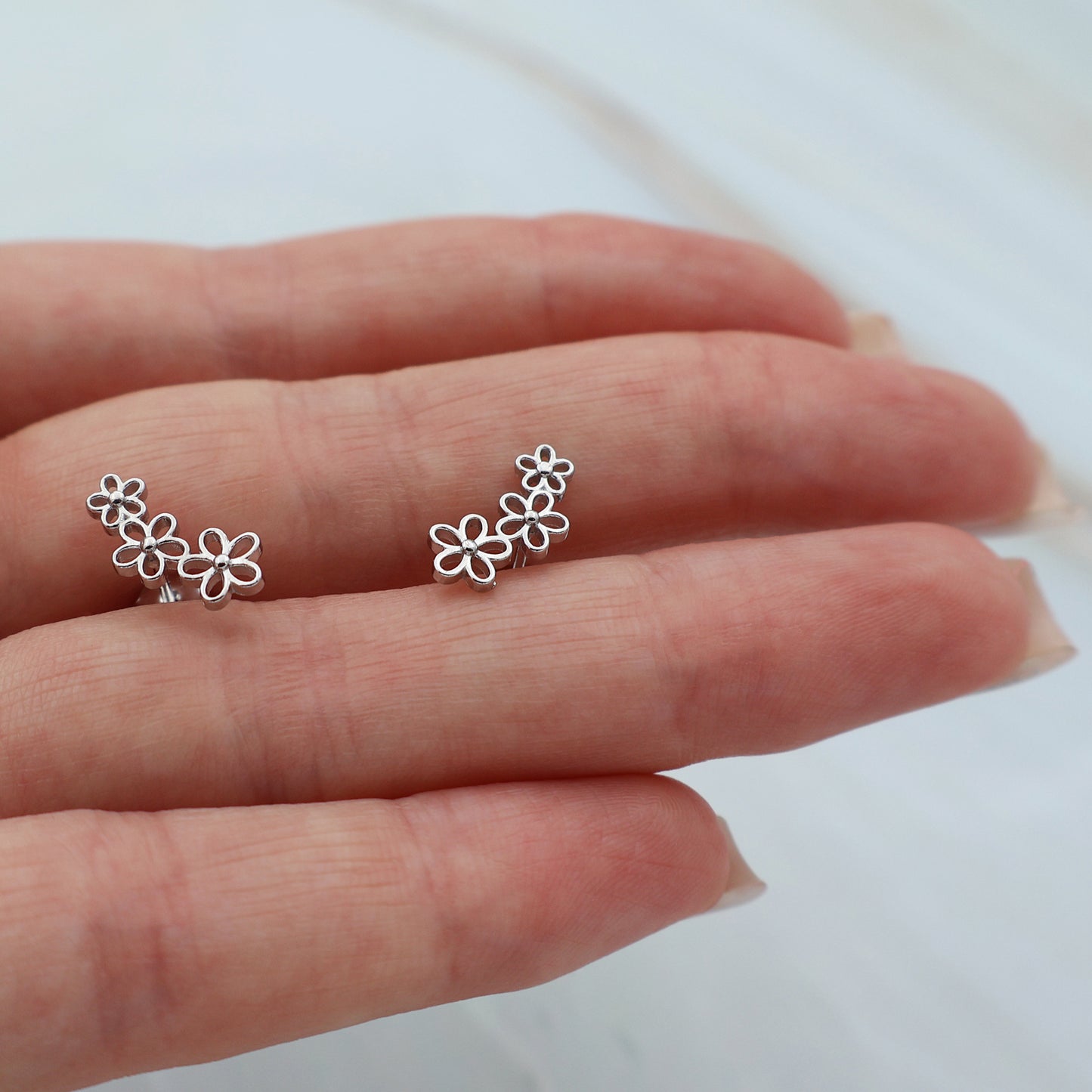 Stud earrings with 3 connected flowers