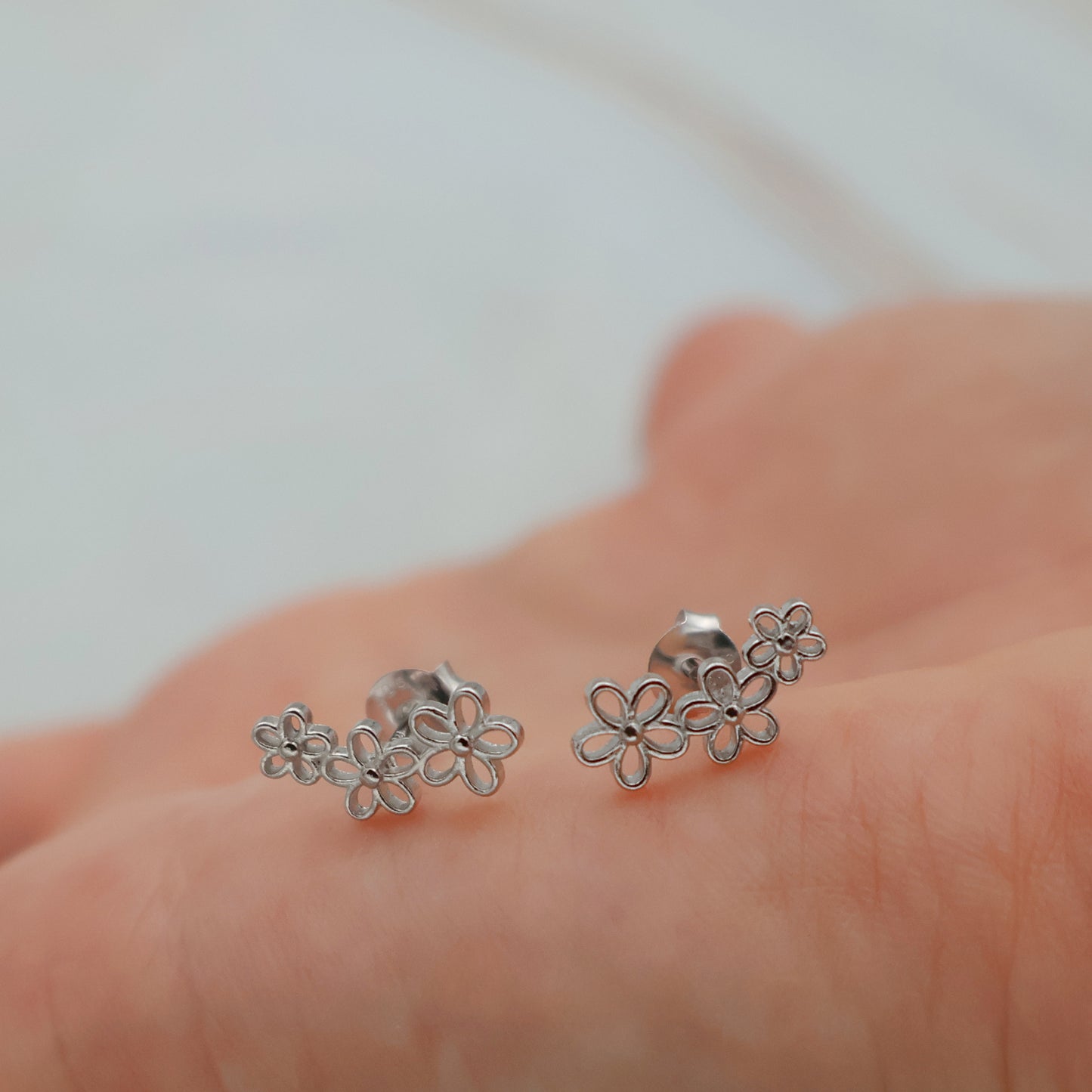 Stud earrings with 3 connected flowers