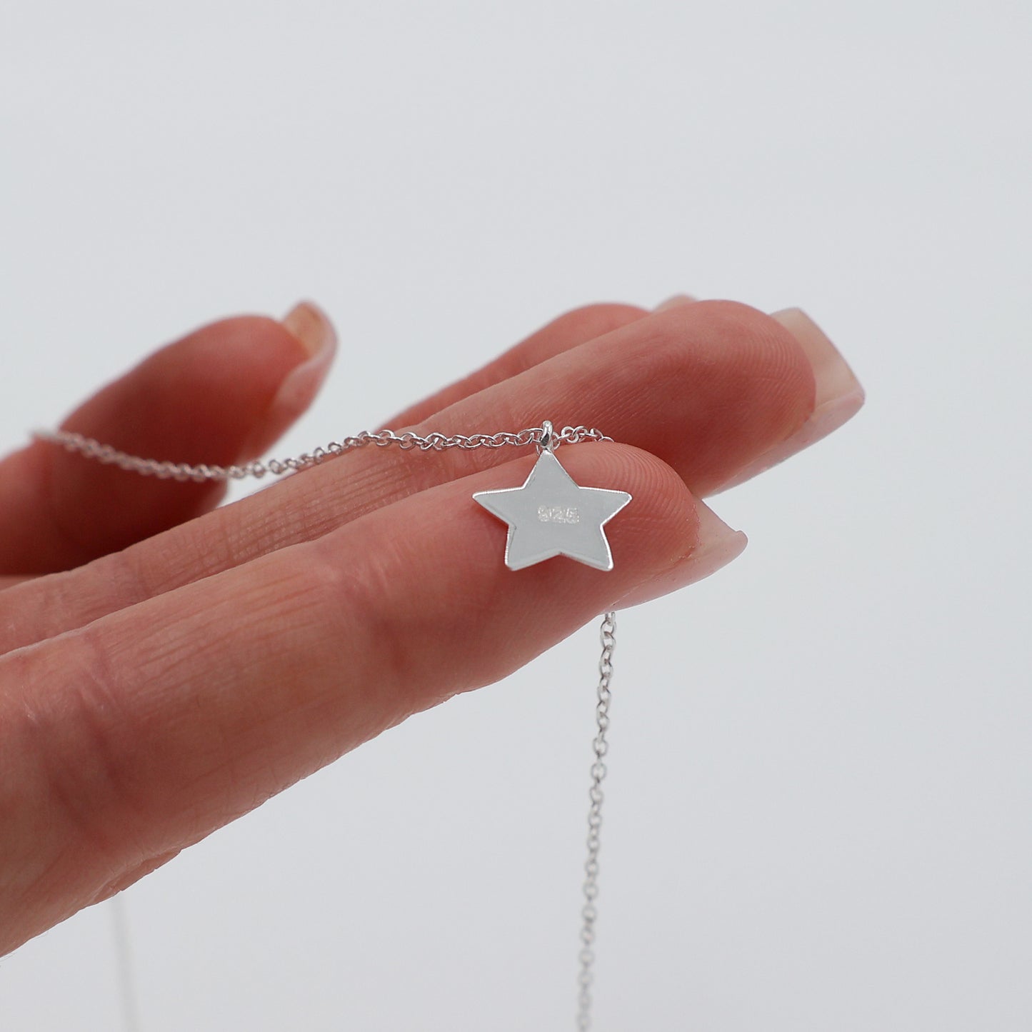 Elegant 925 sterling silver necklace with full star pendant