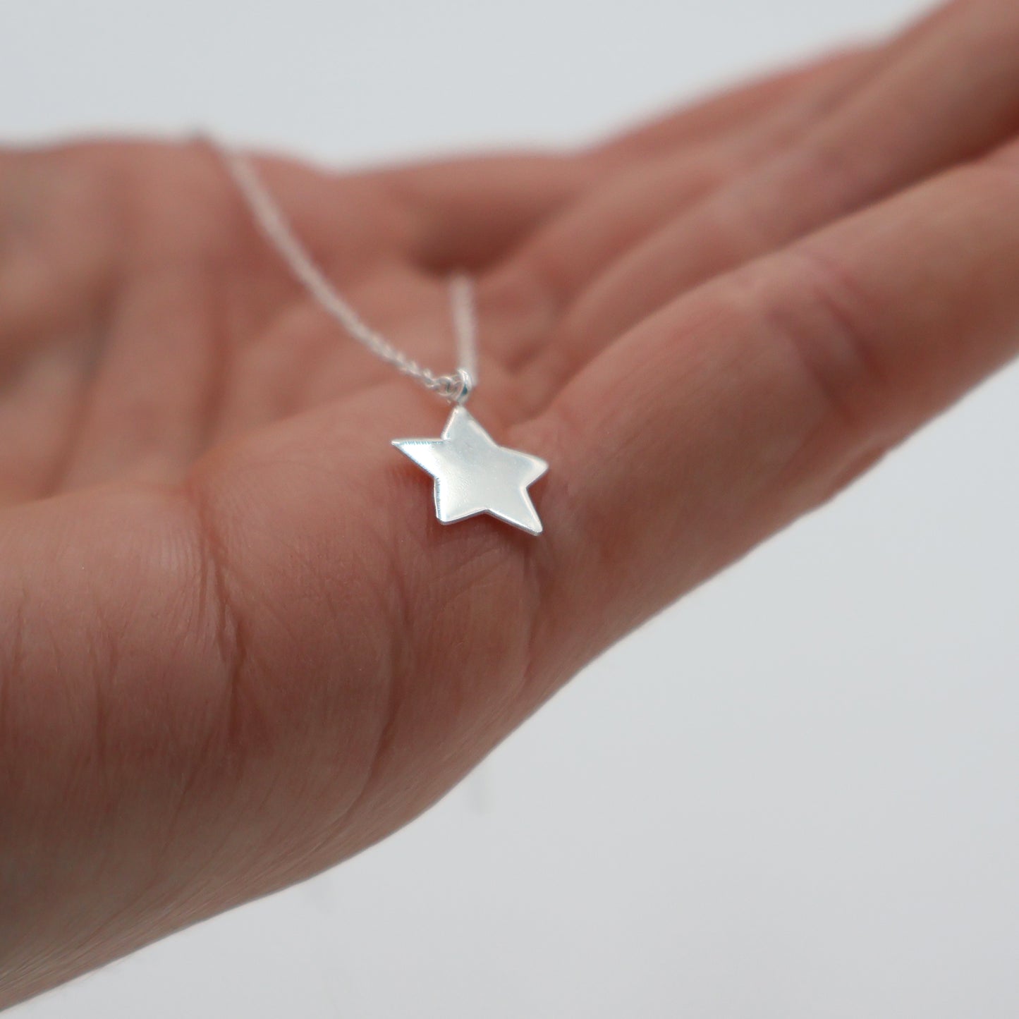 Elegant 925 sterling silver necklace with full star pendant