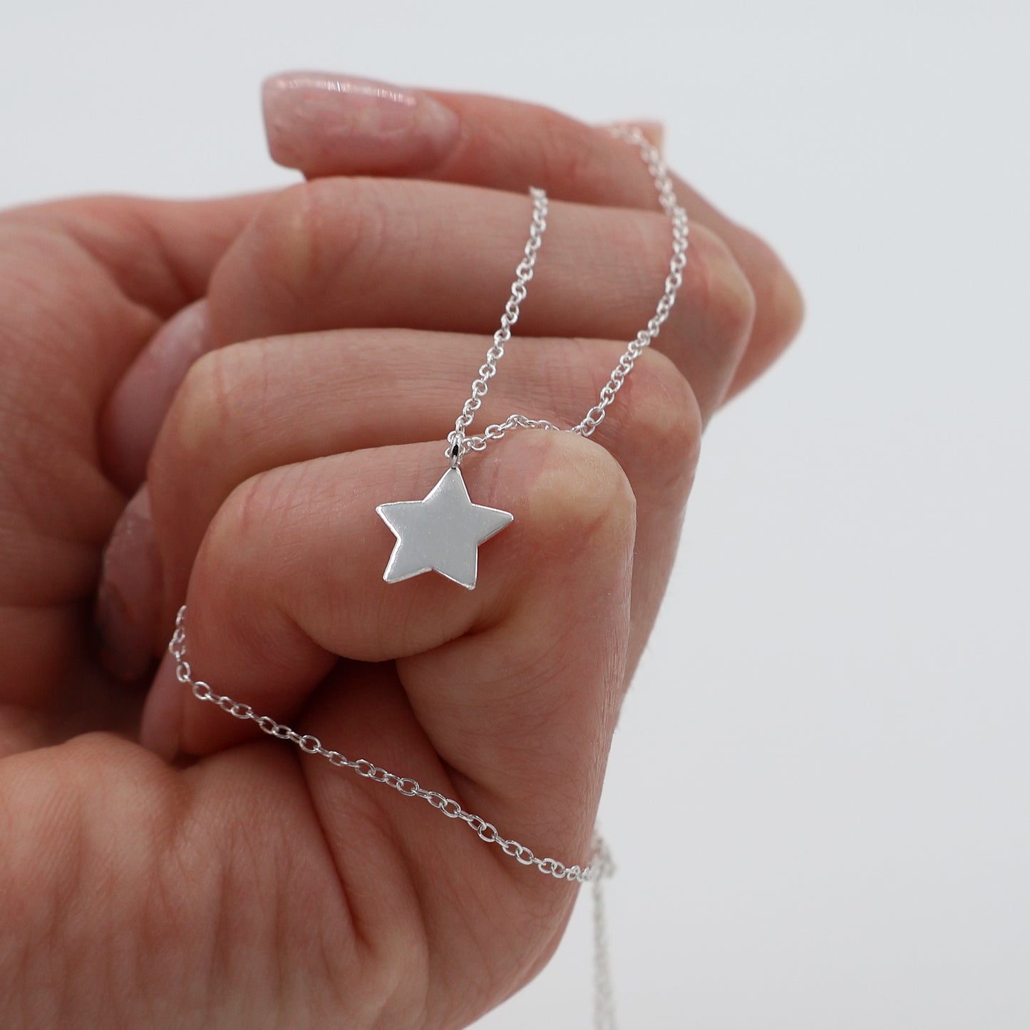 Elegant 925 sterling silver necklace with full star pendant