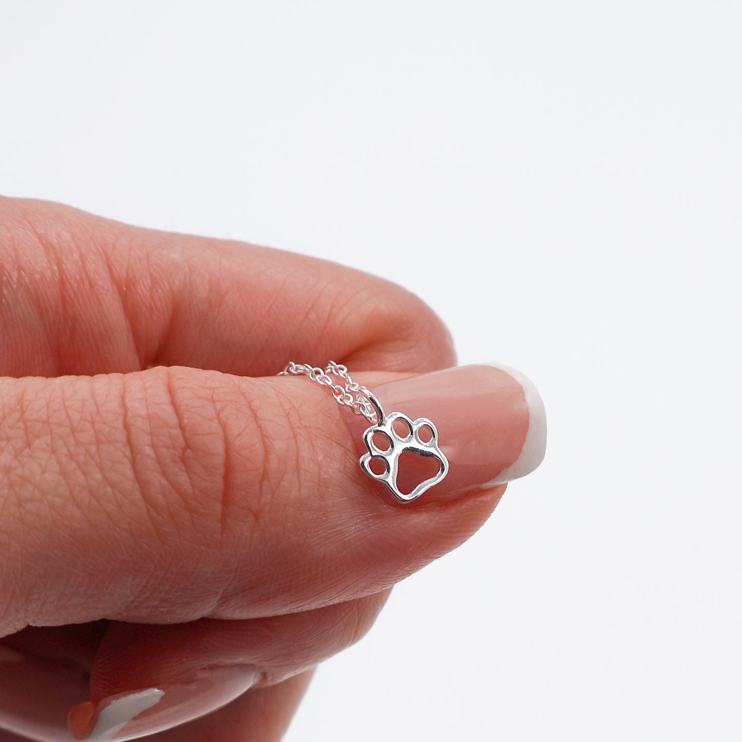 Bracelet with a movable outline paw pendant – 18 cm