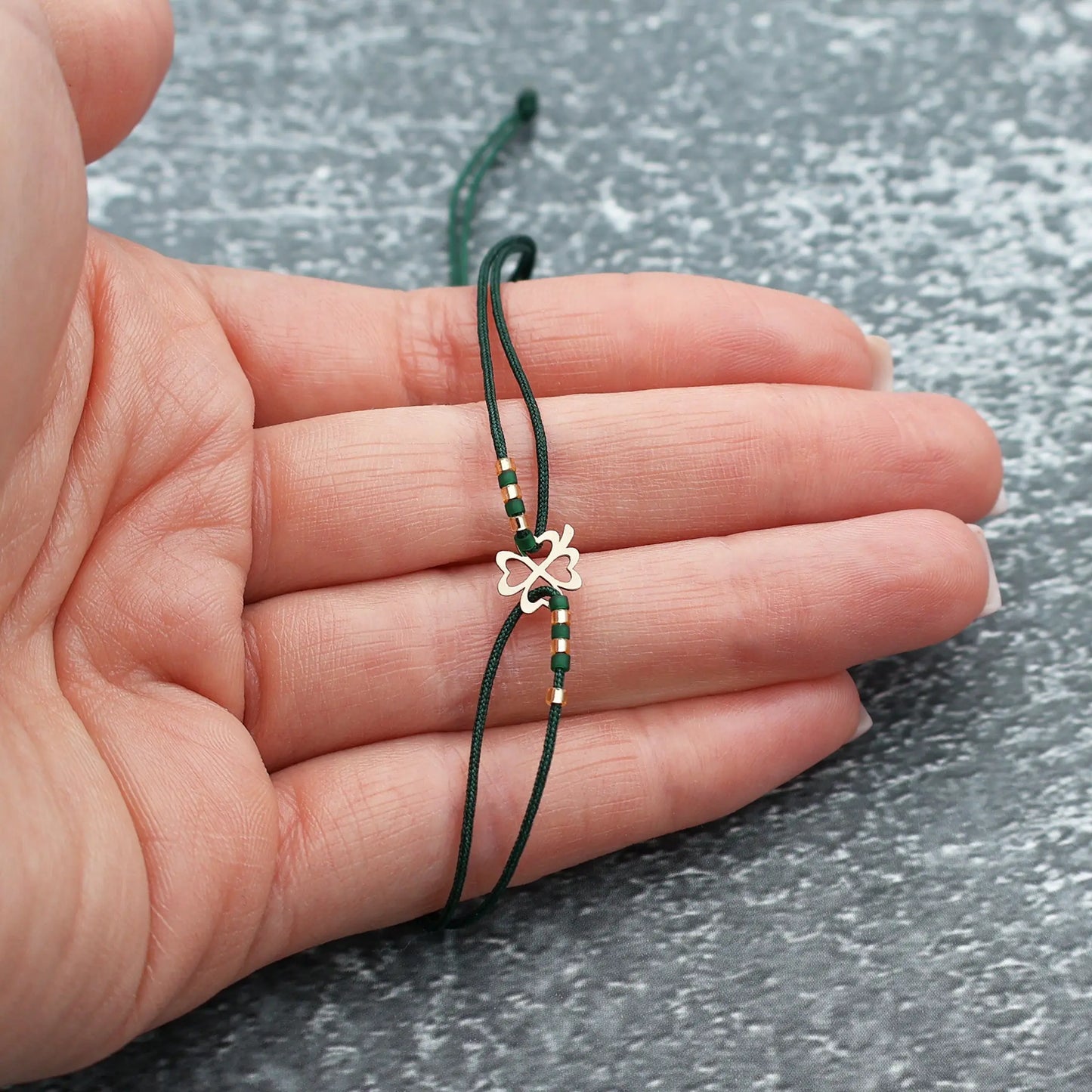 Bracelet with a 14K solid gold four-leaf clover pendant and Miyuki bead Vega Lopez
